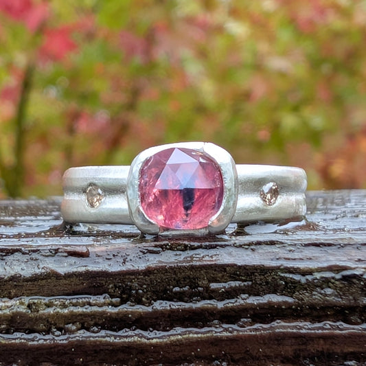 Split Bezel Winza Sapphire Ring with Side Diamonds Size 7.5