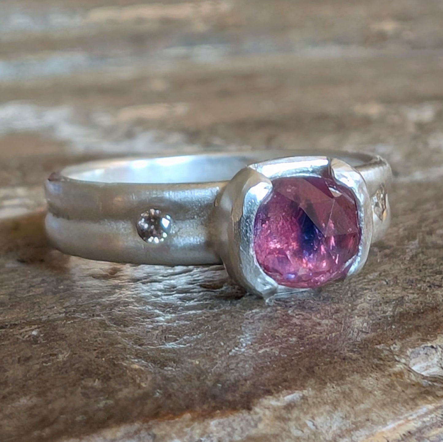 Split Bezel Winza Sapphire Ring with Side Diamonds Size 7.5